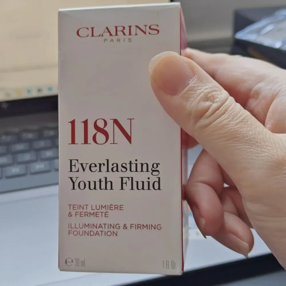 Clarins everlasting illuminating